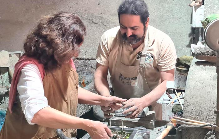 fer-un-mosaic-hidraulic-al-taller-de-mosaics-marti